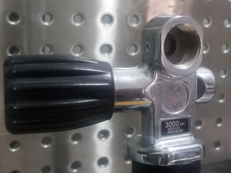scuba cylinder valve for service and repair. diverepairs.com